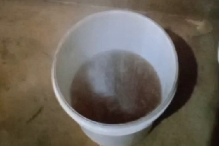 moradora-de-lagoa-da-confusao-denuncia-agua-turva-e-problemas-no-fornecimento;-veja-video